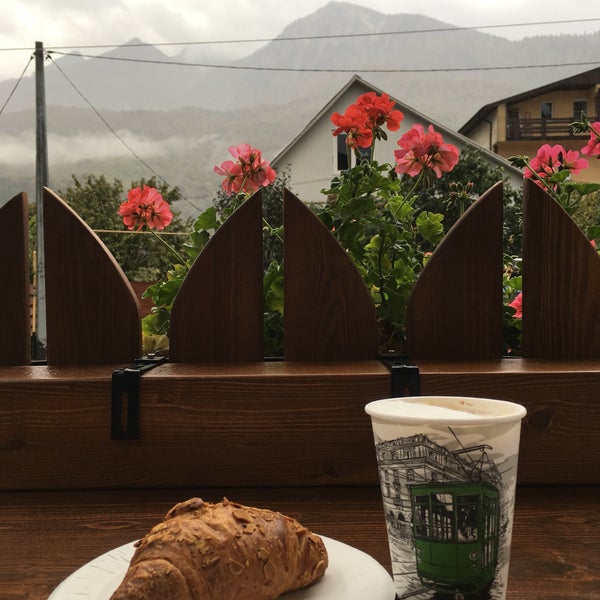 Снимок сделан в Кафе-булочная &quot;Булки в горах&quot; пользователем Polina L. 10/24/2018