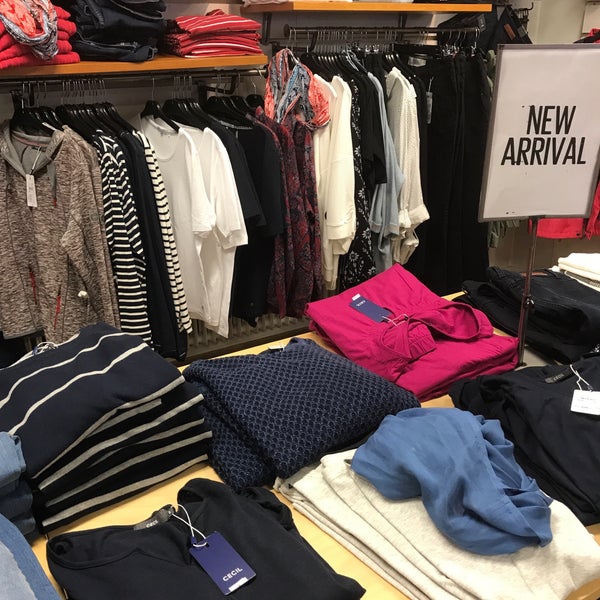 Магазин гриол. Стефано ричи армения. Полюстровский рынок. Магазин одежды на овчинниковском переулке 16. Бутик стефано ричи.