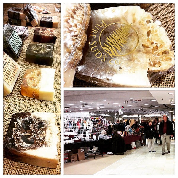 12/5/2015 tarihinde Pure Suds Co.ziyaretçi tarafından The Marketplace at Steamtown'de çekilen fotoğraf