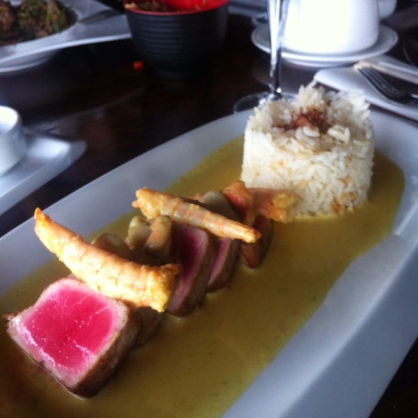 Foto tomada en Nikko Seafood and Sushi  por Marcela el 11/29/2014