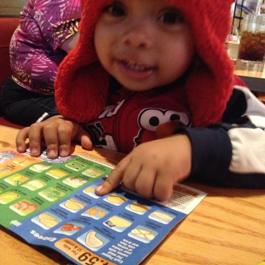 Photo taken at Chili&#39;s Grill &amp; Bar by Bri Y. on 12/16/2012