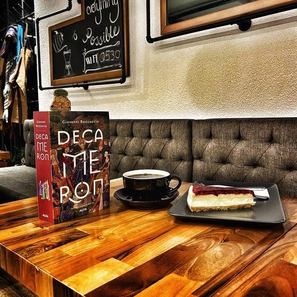 Foto tirada no(a) ROR Cafe &amp; Roastery por Murat em 10/16/2021