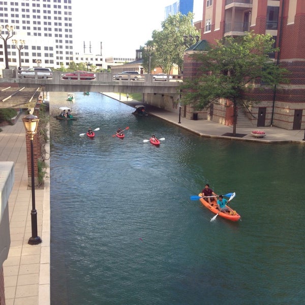 Foto tirada no(a) Residence Inn Indianapolis Downtown on the Canal por Justin M. em 7/16/2014