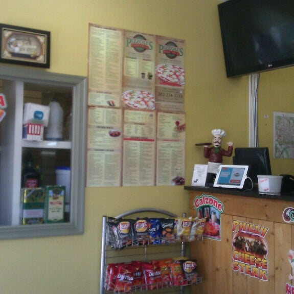 Photo taken at Pizzolis Pizzeria by Phil R. on 3/20/2013