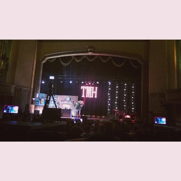 รูปภาพถ่ายที่ Gillioz Theatre โดย Tess D. เมื่อ 11/14/2014