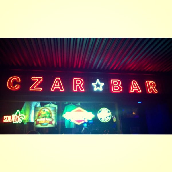 รูปภาพถ่ายที่ Czar Bar โดย Tess D. เมื่อ 10/11/2014