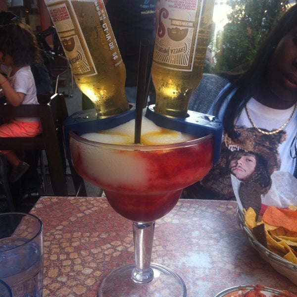 Снимок сделан в Dahlia&#39;s Mexican Restaurant пользователем Greggie F. 9/8/2013