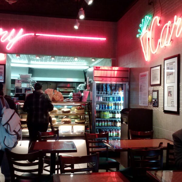 4/12/2013にXがCarrot Top Pastriesで撮った写真