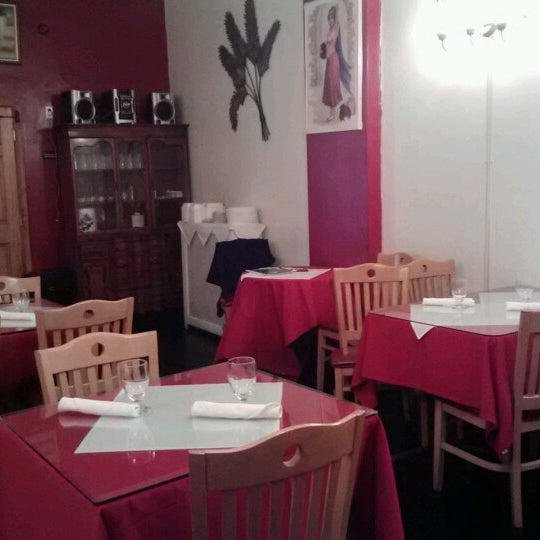 Снимок сделан в Desi Village Indian Restaurant пользователем X 10/15/2012