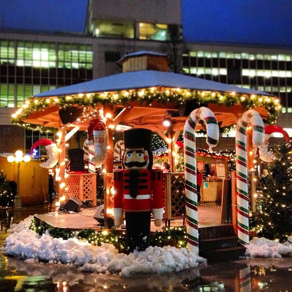 รูปภาพถ่ายที่ Vancouver Christmas Market โดย Marcus A. เมื่อ 12/24/2012