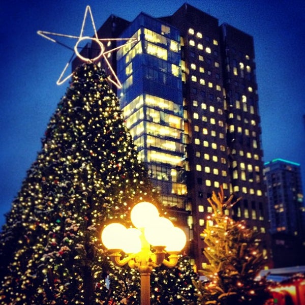 รูปภาพถ่ายที่ Vancouver Christmas Market โดย Marcus A. เมื่อ 12/24/2012