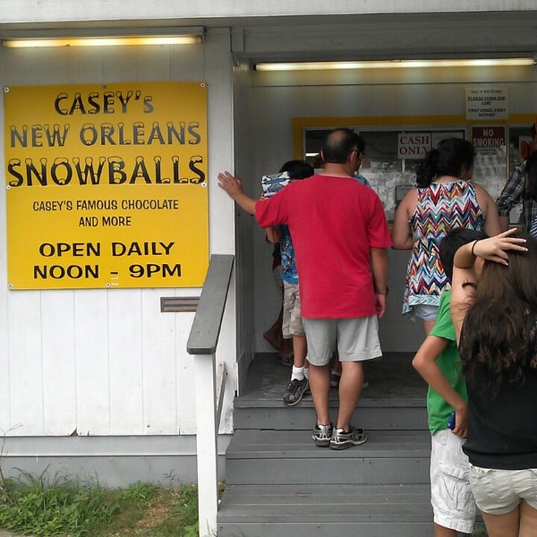 Photo prise au Casey&#39;s New Orleans Snowballs par AUS10 T. le5/19/2013