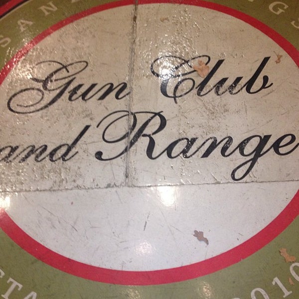 Снимок сделан в Sandy Springs Gun Club And Range пользователем Denitia F. 2/17/2013