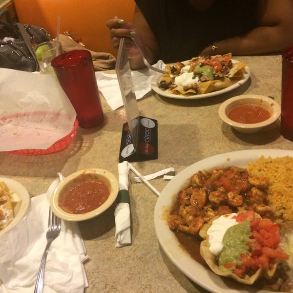 Das Foto wurde bei Los Arcos Mexican Restaurant von Denitia F. am 12/3/2014 aufgenommen
