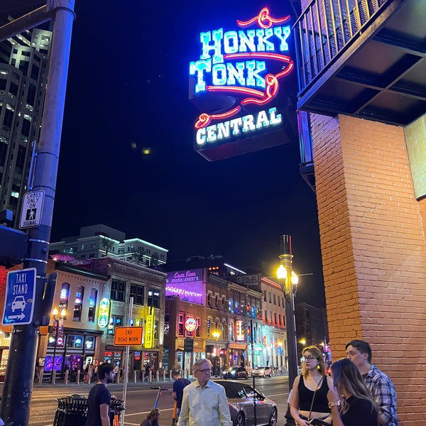 Foto tirada no(a) Honky Tonk Central por Isaiah F. em 9/20/2022