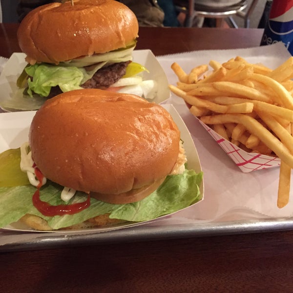 Foto diambil di My House Burgers &amp; Shakes oleh Hafsa pada 2/15/2015