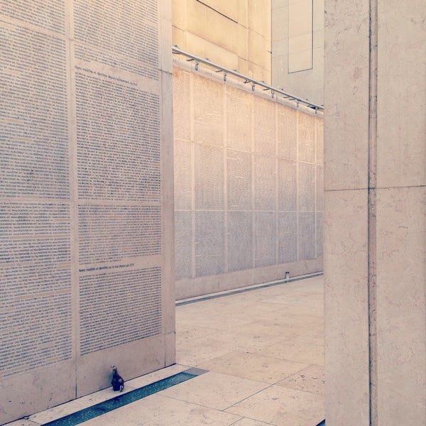 Foto tirada no(a) Mémorial de la Shoah por emojischwein em 10/31/2014