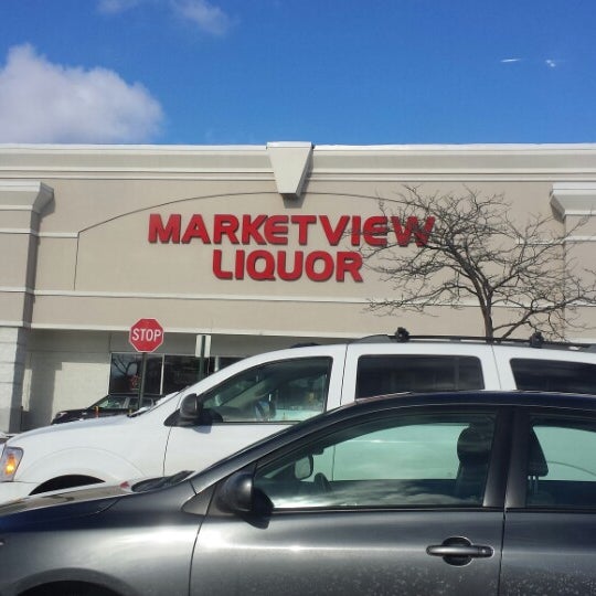 Снимок сделан в Marketview Liquor пользователем Paula S. 11/28/2013