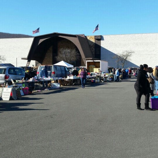 Dutchess Marketplace Flea Market in Fishkill