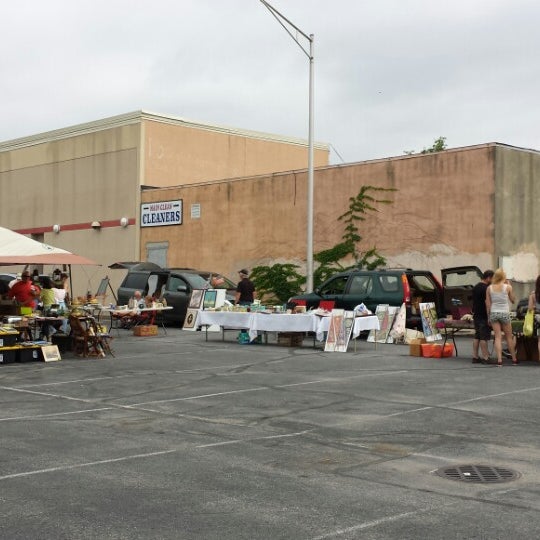 รูปภาพถ่ายที่ Beacon Flea Market โดย Paula S. เมื่อ 7/13/2014
