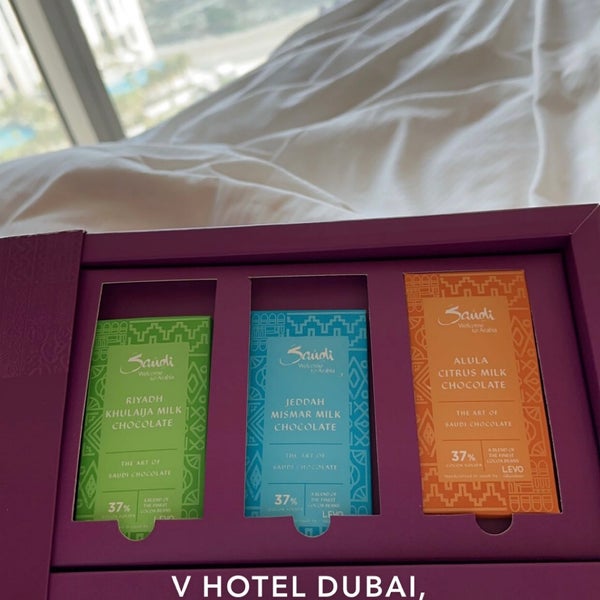 9/22/2023 tarihinde Abdulrahmanziyaretçi tarafından V Hotel Dubai, Curio Collection by Hilton'de çekilen fotoğraf