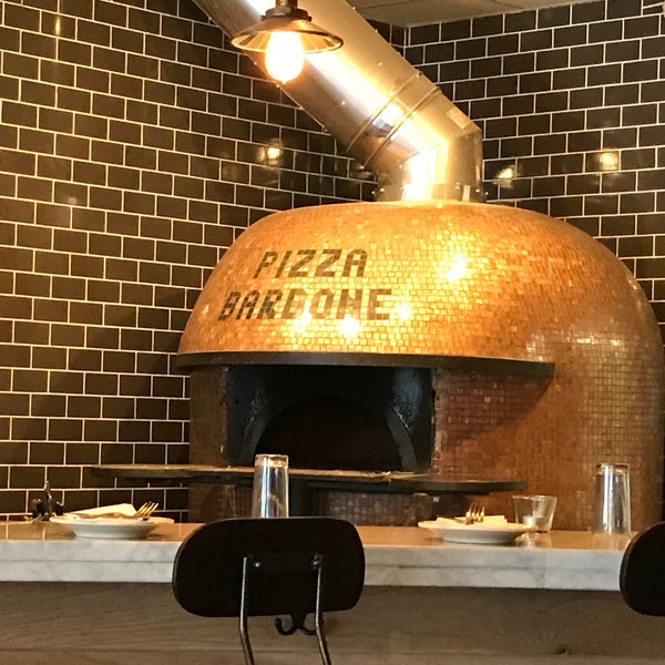 3/11/2018 tarihinde Bill W.ziyaretçi tarafından Pizza Barbone'de çekilen fotoğraf