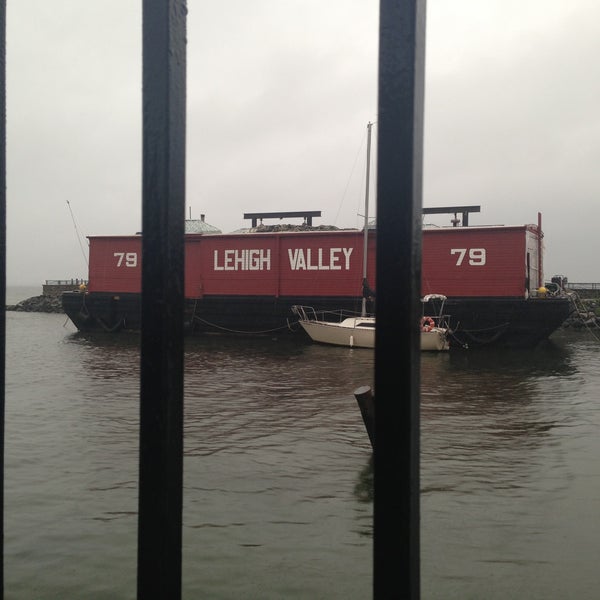 8/1/2013 tarihinde Leah A.ziyaretçi tarafından Waterfront Museum'de çekilen fotoğraf