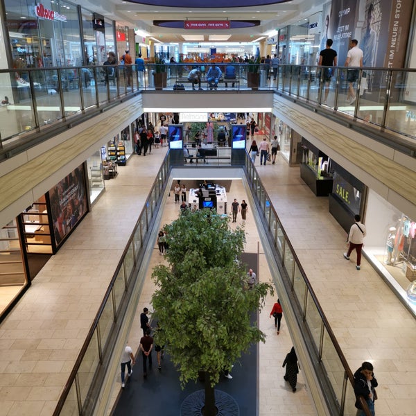Das Foto wurde bei Einkaufszentrum Limbecker Platz von Ilias C. am 6/15/2019 aufgenommen