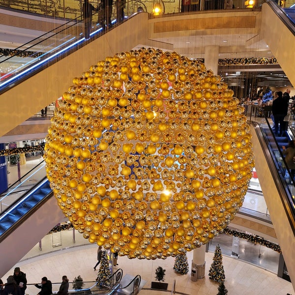 Das Foto wurde bei Einkaufszentrum Limbecker Platz von Ilias C. am 12/15/2019 aufgenommen