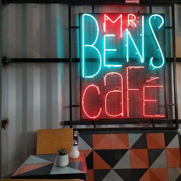 Foto scattata a Mr. Bens Café da Ilias C. il 9/7/2019