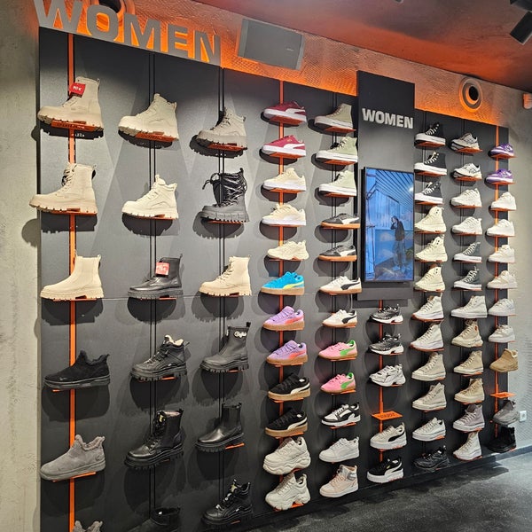 Snipes shoe deals store