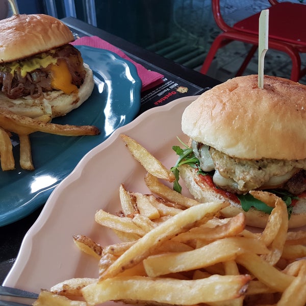 Britain food. Парка бургеры. Парка бургеры. Парка бургеры. Парка бургеры.