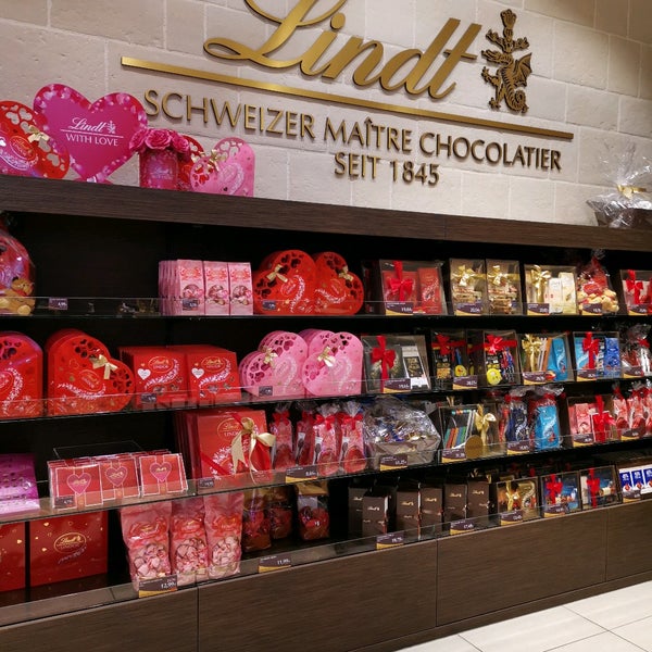 Photo taken at Lindt by Ilias C. on 2/12/2022