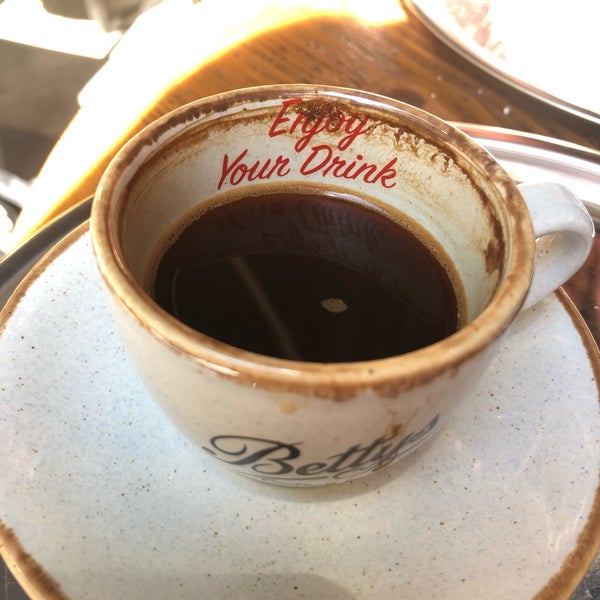 Foto tirada no(a) Bettys Coffee Roaster por Sena B. em 6/30/2019