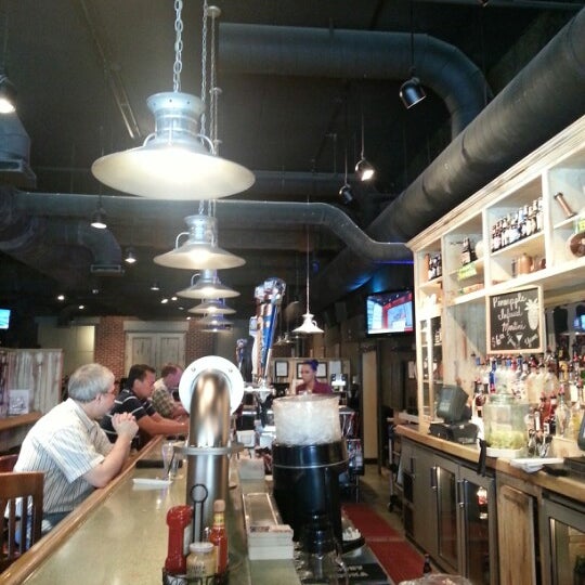 Foto tirada no(a) JD&#39;s Tavern por Lou N. em 9/7/2012