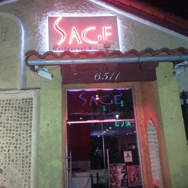 9/27/2014 tarihinde Black Cat E.ziyaretçi tarafından Sage Restaurant &amp; Lounge'de çekilen fotoğraf