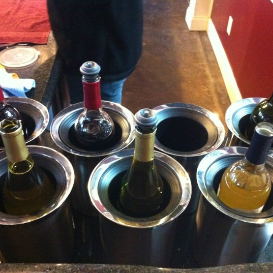 Das Foto wurde bei Westcave Cellars Winery &amp; Brewery von Marta T. am 12/30/2012 aufgenommen