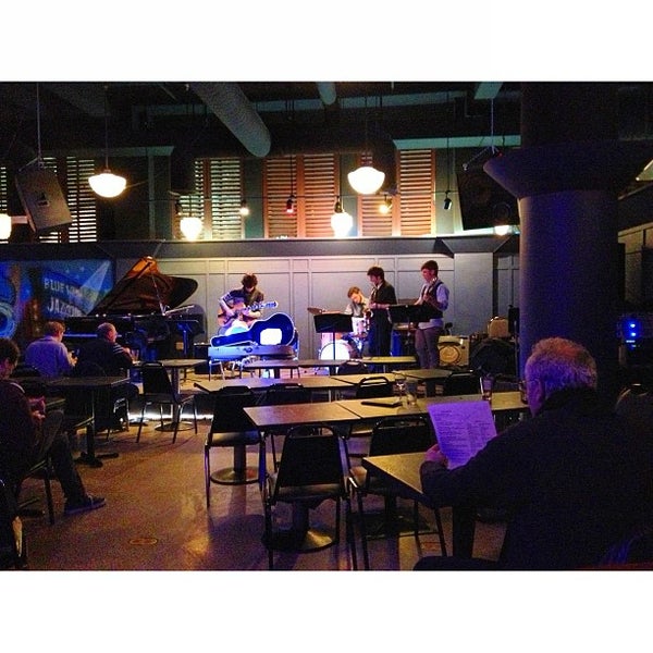 2/17/2013에 Matt F.님이 Blue Wisp Jazz Club에서 찍은 사진