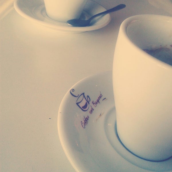 Foto tirada no(a) Coffee And Beyond por Özlem Ç. em 12/13/2014