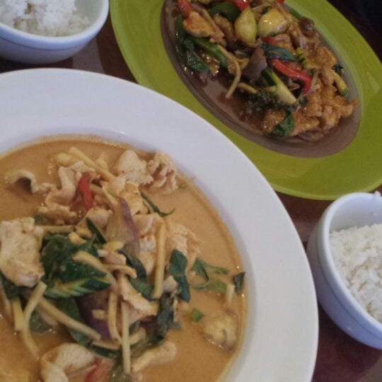 10/19/2013 tarihinde Mina S.ziyaretçi tarafından Bangkok Dee Thai Cuisine'de çekilen fotoğraf