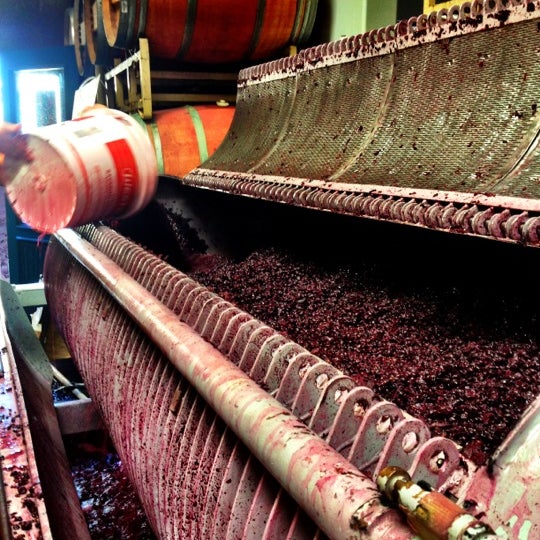 Foto tirada no(a) Carruth Cellars Winery on Cedros por Carol F. em 10/27/2012