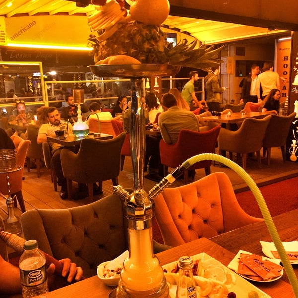 Cafe Hookah Konak'ta Nargileci