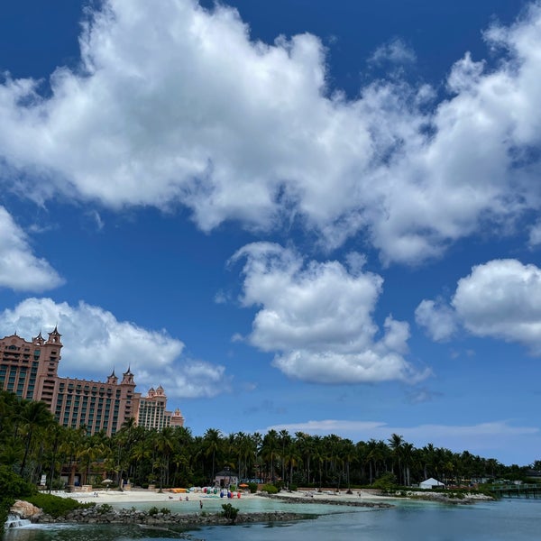 Foto tirada no(a) Atlantis Paradise Island por Sarah🌴 em 4/28/2023