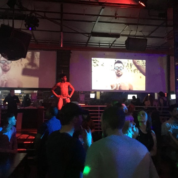 9/18/2016にSizzleMelがNeighbours Nightclubで撮った写真