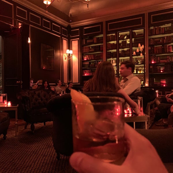 Good cocktail bar with dark, cozy atmosphere and solid drink list