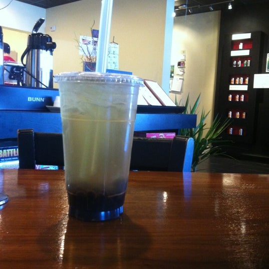 Foto tirada no(a) Kaleisia Tea Lounge por Hyacinth B. em 11/30/2012