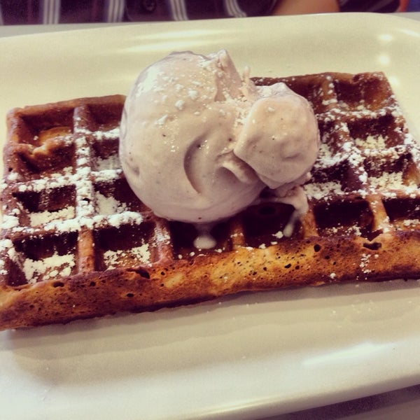 Photo taken at Wafflelicious by Denise on 9/25/2013