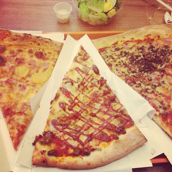 Photo prise au The Manhattan Pizza Company par Denise le2/22/2013