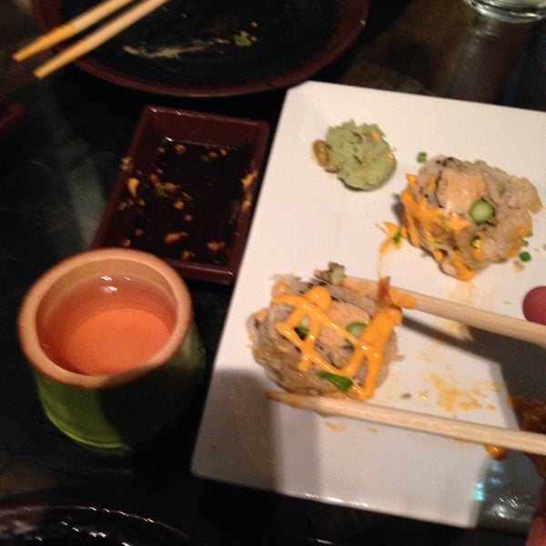Foto tirada no(a) Souzai Sushi and Sake por KC P. em 8/15/2014