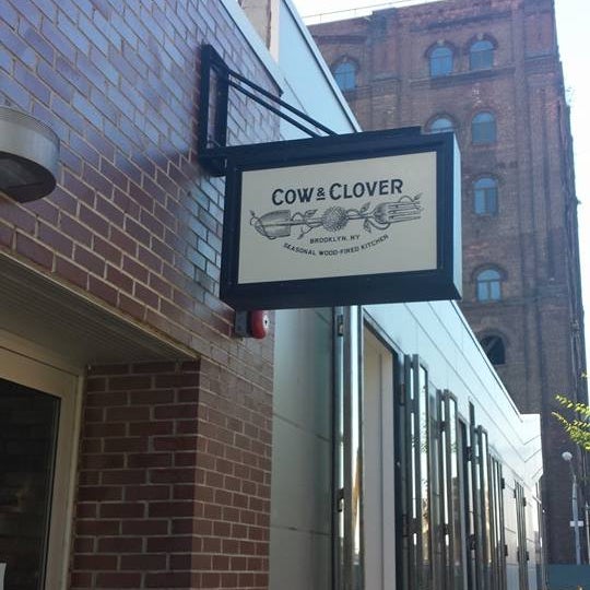 รูปภาพถ่ายที่ Cow &amp; Clover โดย Cow &amp; Clover เมื่อ 10/20/2014